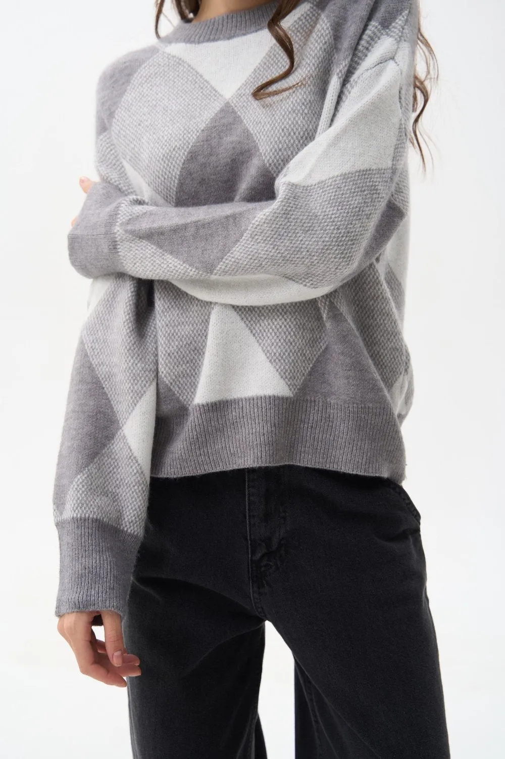 Grey Diamond Pattern Knit Sweater