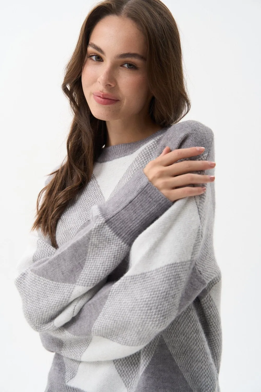 Grey Diamond Pattern Knit Sweater