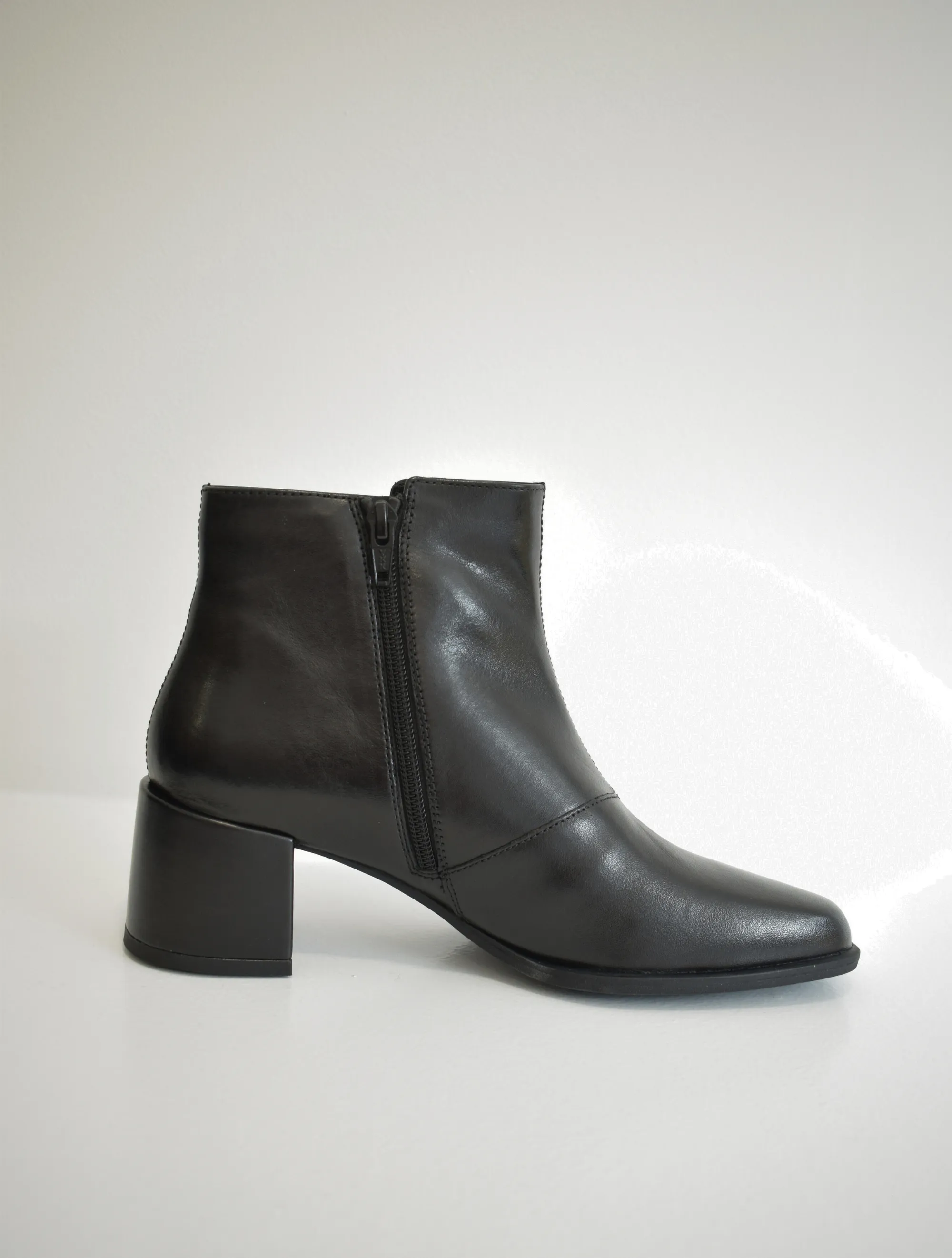 Stina Boot Black